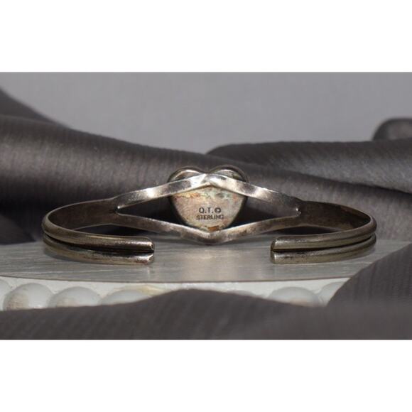 QT Navajo Sterling Silver Zuni Heart Cuff Coral Bracelet 9.7G / 5.75in - Picture 3 of 5